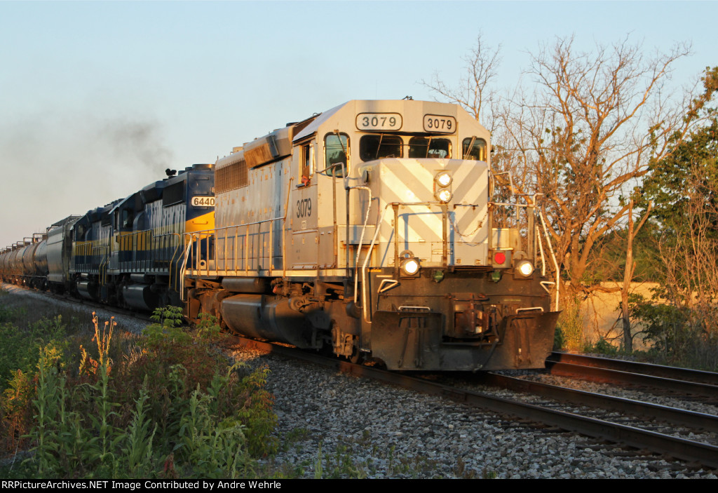 CITX 3079 leads WB ethanol 633 approaching Springdale Road